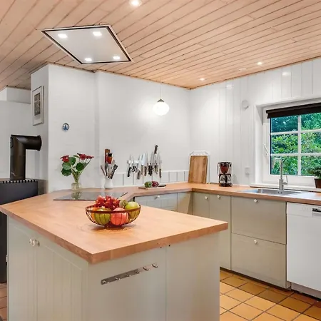 Iliana - 1km From The Sea By Interhome